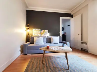 Coin salon dans l'établissement 45m2 Calm APT with elevator 50m to metro Saint Paul N4-4