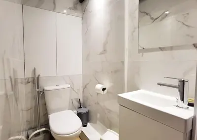Salle de bains dans l'établissement 60m2 New designed 2 bdrs apt heart of Paris 75002 N2-108
