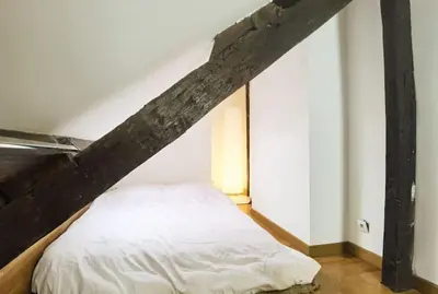 Un ou plusieurs lits dans un hébergement de l'établissement Calm Loft apt in the center of 11arr N11-199