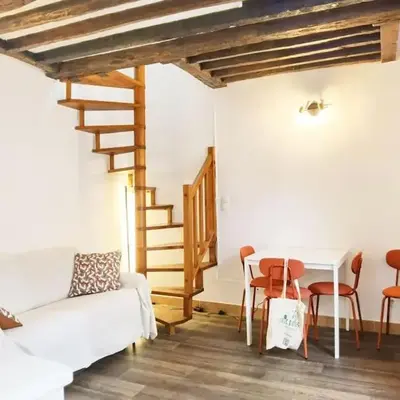 Calm Loft apt in the center of 11arr N11-199