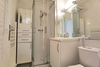 Salle de bains dans l'établissement Chic Studio 30ms to Le Bon Marche N6-71