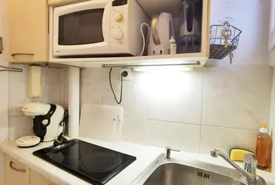 Cuisine ou kitchenette dans l'établissement Chic Studio 30ms to Le Bon Marche N6-71