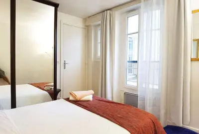 Un ou plusieurs lits dans un hébergement de l'établissement Chic Studio 30ms to Le Bon Marche N6-71