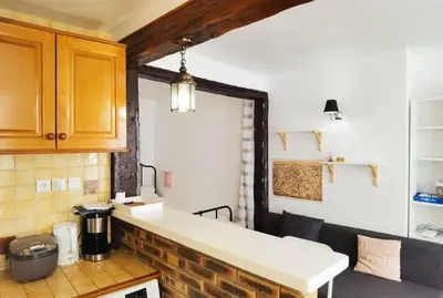 Cuisine ou kitchenette dans l'établissement Charming Studio in the Heart of the Latin Quarter N5-3