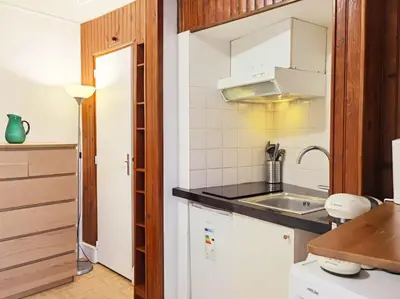 Cuisine ou kitchenette dans l'établissement Full equipped sunshine studio near Bibliothèque