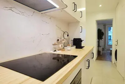 Cuisine ou kitchenette dans l'établissement INS style 2 bdrs APT in 15arr cente 1mins to metro N15-128