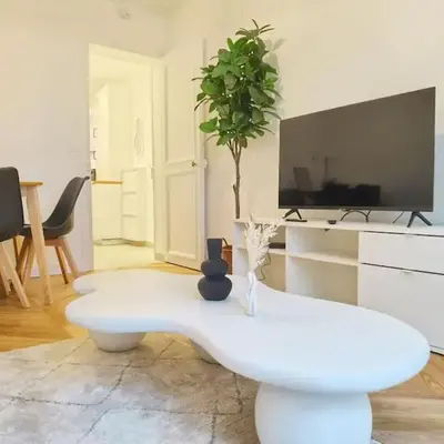 INS style 2 bdrs APT in 15arr cente 1mins to metro N15-128