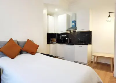 Cuisine ou kitchenette dans l'établissement New decored Apt with elevator 50m to Lafayette N9-58