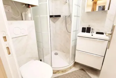 Salle de bains dans l'établissement New renoveted studio in calm area near nation N11-283
