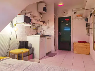Cuisine ou kitchenette dans l'établissement Top roof view studio with elevator 1mn St Germain