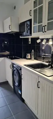 Cuisine ou kitchenette dans l'établissement Superbe F1 aux portes de Paris