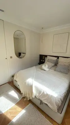 Un ou plusieurs lits dans un hébergement de l'établissement 4P 1BR - Fully Renovated with AC - Champs-Elysées