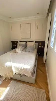 Un ou plusieurs lits dans un hébergement de l'établissement 4P 1BR - Fully Renovated with AC - Champs-Elysées