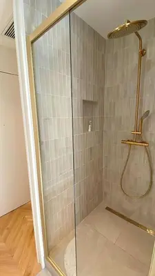 Salle de bains dans l'établissement 4P 1BR - Fully Renovated with AC - Champs-Elysées