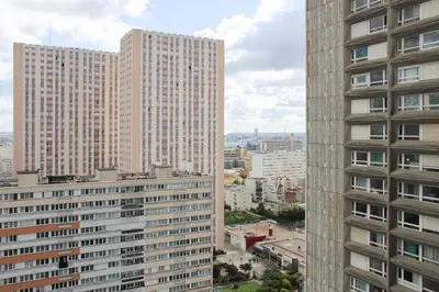 Vue générale sur Paris ou vue de la ville depuis l'appartement