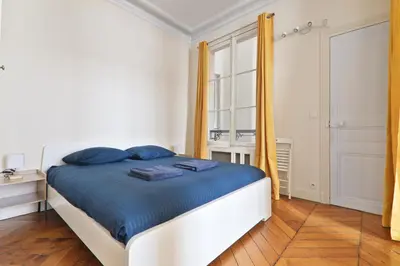 Un ou plusieurs lits dans un hébergement de l'établissement Appartement Quartier Chatelet Les Halles 3 Free Netflix
