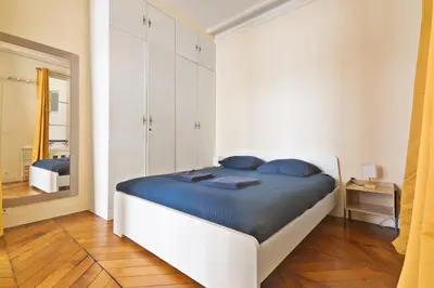 Un ou plusieurs lits dans un hébergement de l'établissement Appartement Quartier Chatelet Les Halles 3 Free Netflix