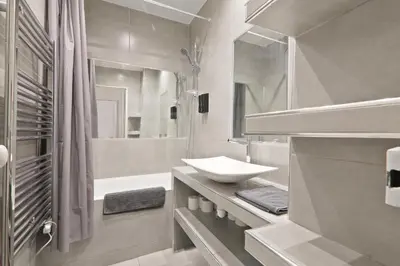 Salle de bains dans l'établissement Appartement Quartier Chatelet Les Halles 3 Free Netflix