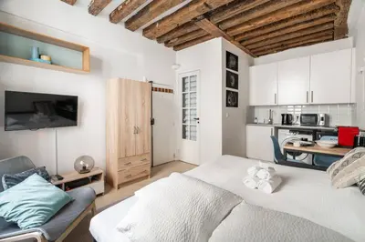 Cuisine ou kitchenette dans l'établissement Studio en plein Coeur du Marais