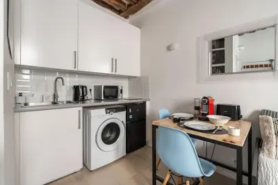 Cuisine ou kitchenette dans l'établissement Studio en plein Coeur du Marais