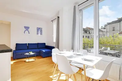 Coin salon dans l'établissement Comfortable flat near Paris - Suresnes