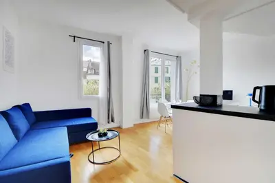 Coin salon dans l'établissement Comfortable flat near Paris - Suresnes