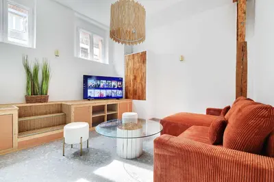 Télévision ou salle de divertissement dans l'établissement Authentique Apartment - 1BR-4P - Saint-Ouen
