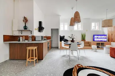 Cuisine ou kitchenette dans l'établissement Authentique Apartment - 1BR-4P - Saint-Ouen