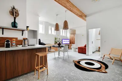 Cuisine ou kitchenette dans l'établissement Authentique Apartment - 1BR-4P - Saint-Ouen