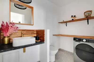Cuisine ou kitchenette dans l'établissement Authentique Apartment - 1BR-4P - Saint-Ouen
