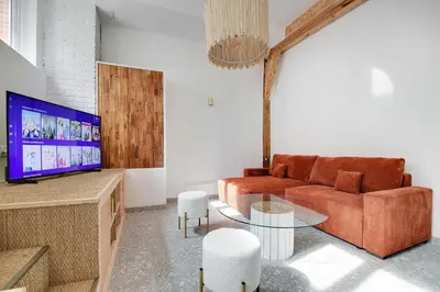 Coin salon dans l'établissement Authentique Apartment - 1BR-4P - Saint-Ouen