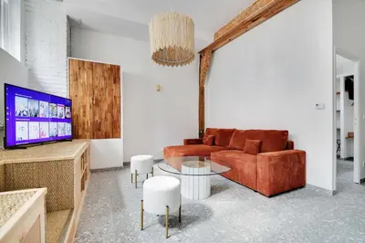 Télévision ou salle de divertissement dans l'établissement Authentique Apartment - 1BR-4P - Saint-Ouen