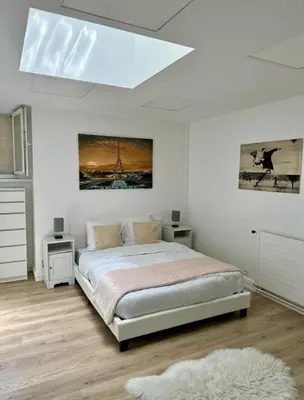 Un ou plusieurs lits dans un hébergement de l'établissement Parisian Spacious 70m2 Flat Near Eiffel Tower
