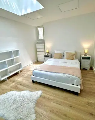 Un ou plusieurs lits dans un hébergement de l'établissement Parisian Spacious 70m2 Flat Near Eiffel Tower