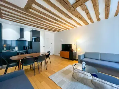 Télévision ou salle de divertissement dans l'établissement Urban Flat 97 - Spacious 1 Bedroom in Paris