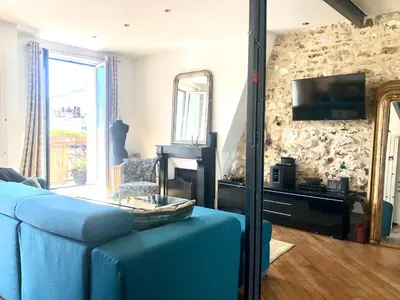 Télévision ou salle de divertissement dans l'établissement Duplex atypique proche Montparnasse & parc expositions