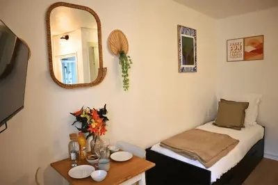 Un ou plusieurs lits dans un hébergement de l'établissement Charmant Appartement à Paris 2P