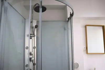 Salle de bains dans l'établissement Charmant Appartement à Paris 2P