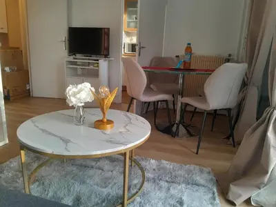 Télévision ou salle de divertissement dans l'établissement Hermoso apartamento a 10 minutos De la Torre Eiffel