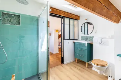 Salle de bains dans l'établissement GuestReady - Séjour Idéal pour 4 Personnes