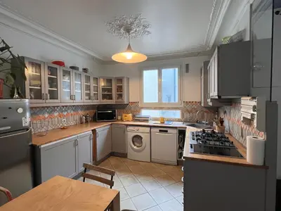 Cuisine ou kitchenette dans l'établissement Vivre au Village des Batignolles
