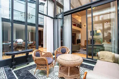 Coin salon dans l'établissement Parisian loft with plenty of light and solarium in Bastille area