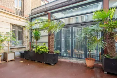 Jardin de l'établissement Parisian loft with plenty of light and solarium in Bastille area