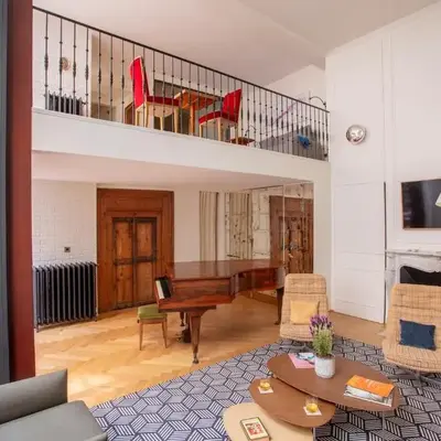 Parisian loft with plenty of light and solarium in Bastille area
