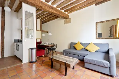 Coin salon dans l'établissement Appartement Quartier Panthéon 2 Free Netflix