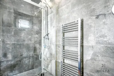Salle de bains dans l'établissement Proche Paris - Le Moderne - 18MB