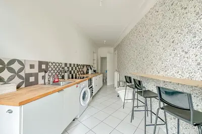 Cuisine ou kitchenette dans l'établissement Flexliving - room - Septembre
