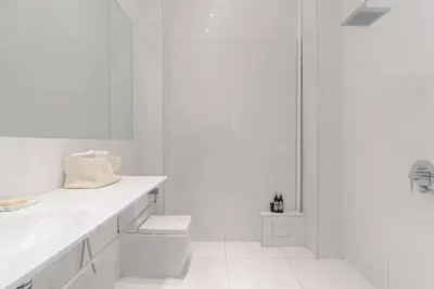 Salle de bains dans l'établissement Apt Dupleix Luxueux Cœur du 16ème 8P 4BR