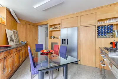 Cuisine ou kitchenette dans l'établissement Apt Dupleix Luxueux Cœur du 16ème 8P 4BR