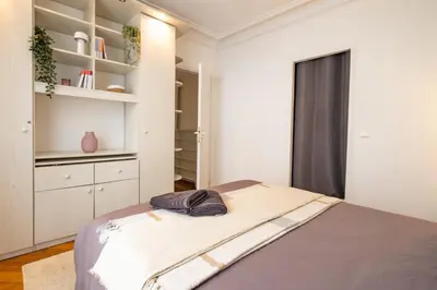 Un ou plusieurs lits dans un hébergement de l'établissement Spacious Apartment for 6 People